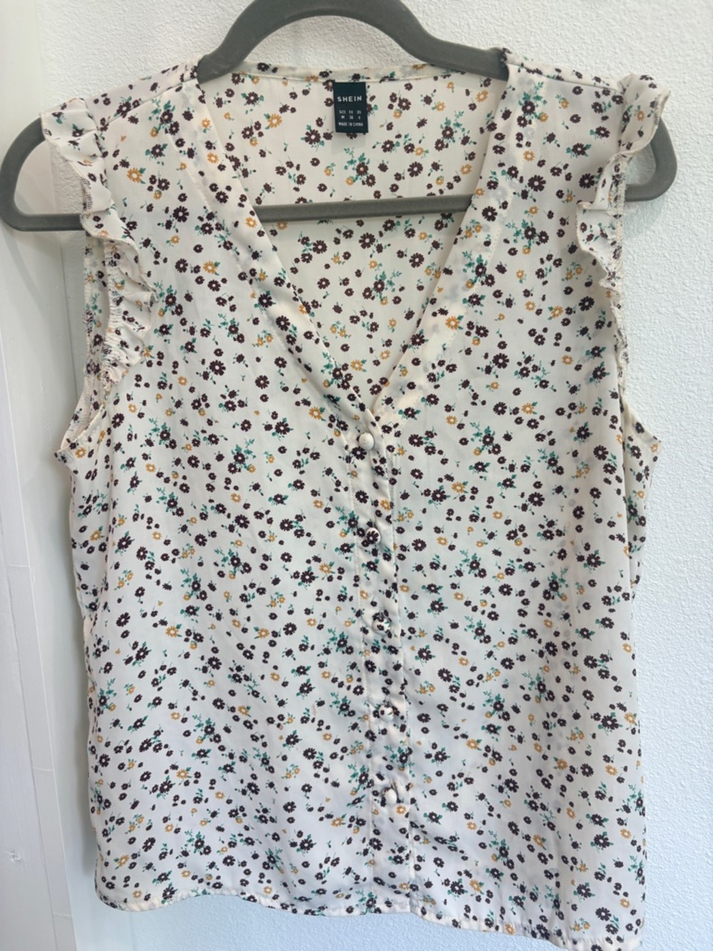 SHEIN Cream Floral Ruffle Sleeve Button-Front Women's Top size 6